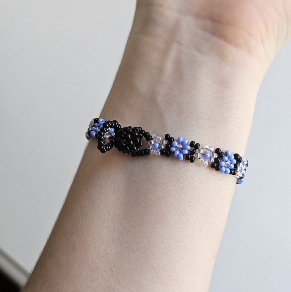 Beaded Flowet Bracelet in Blue and Black - Picture 6 of 13